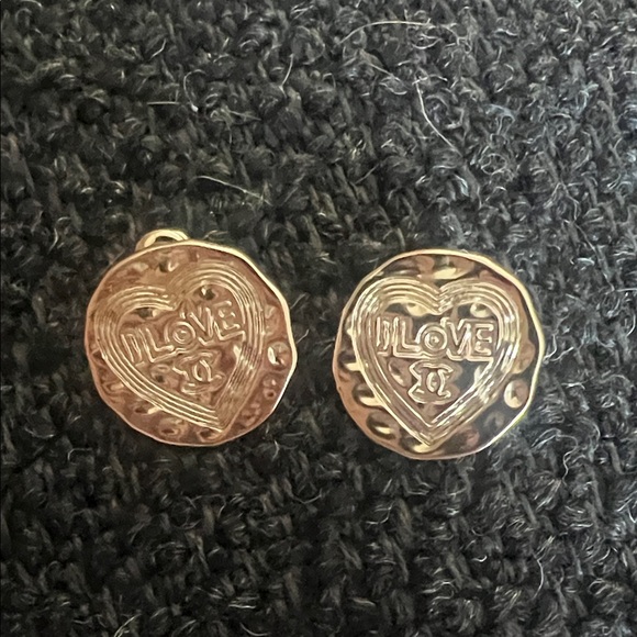 CHANEL Gold Heart Earrings - Picture 3 of 8
